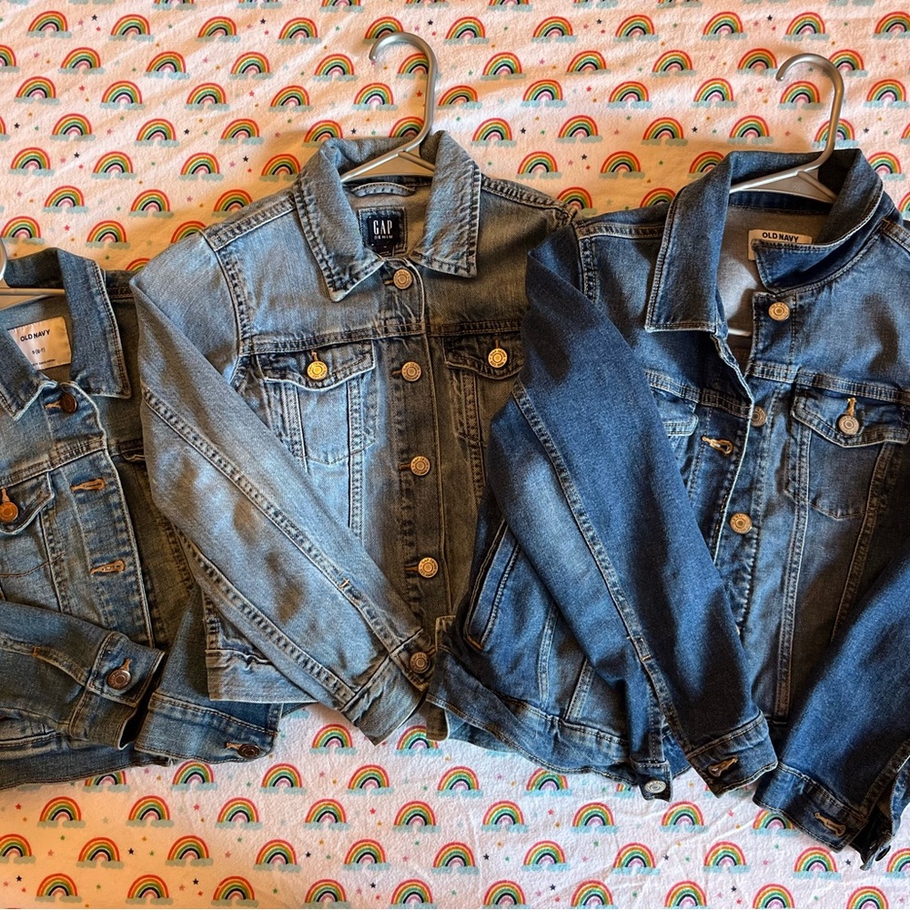 Get all (3) Kids Jean Jackets.includes kids S(6-7), M, and L(10-12).